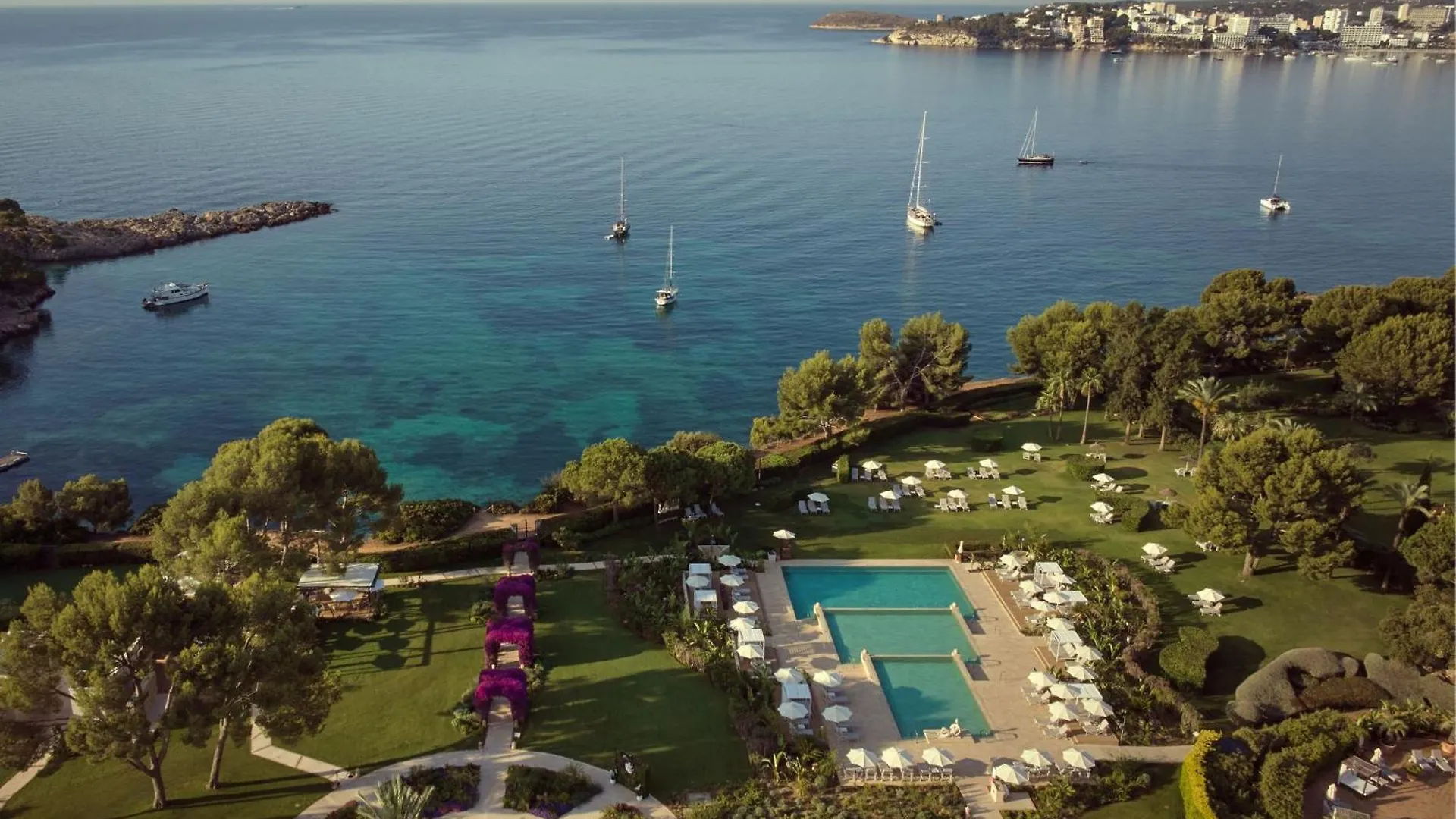 The St. Regis Mardavall Mallorca Resort Palma Nova  Hiszpania