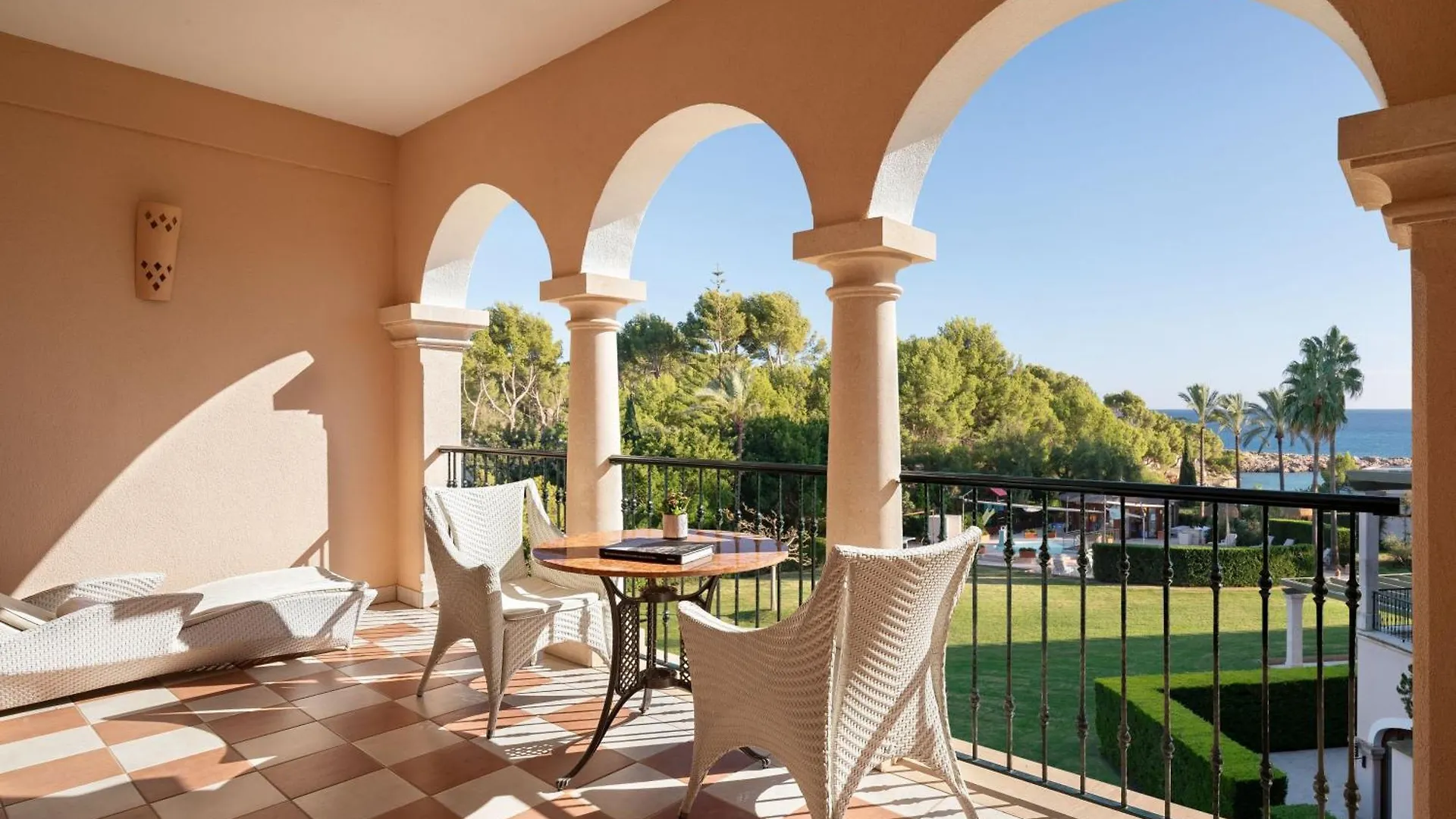 The St. Regis Mardavall Mallorca Resort Palma Nova  Hiszpania