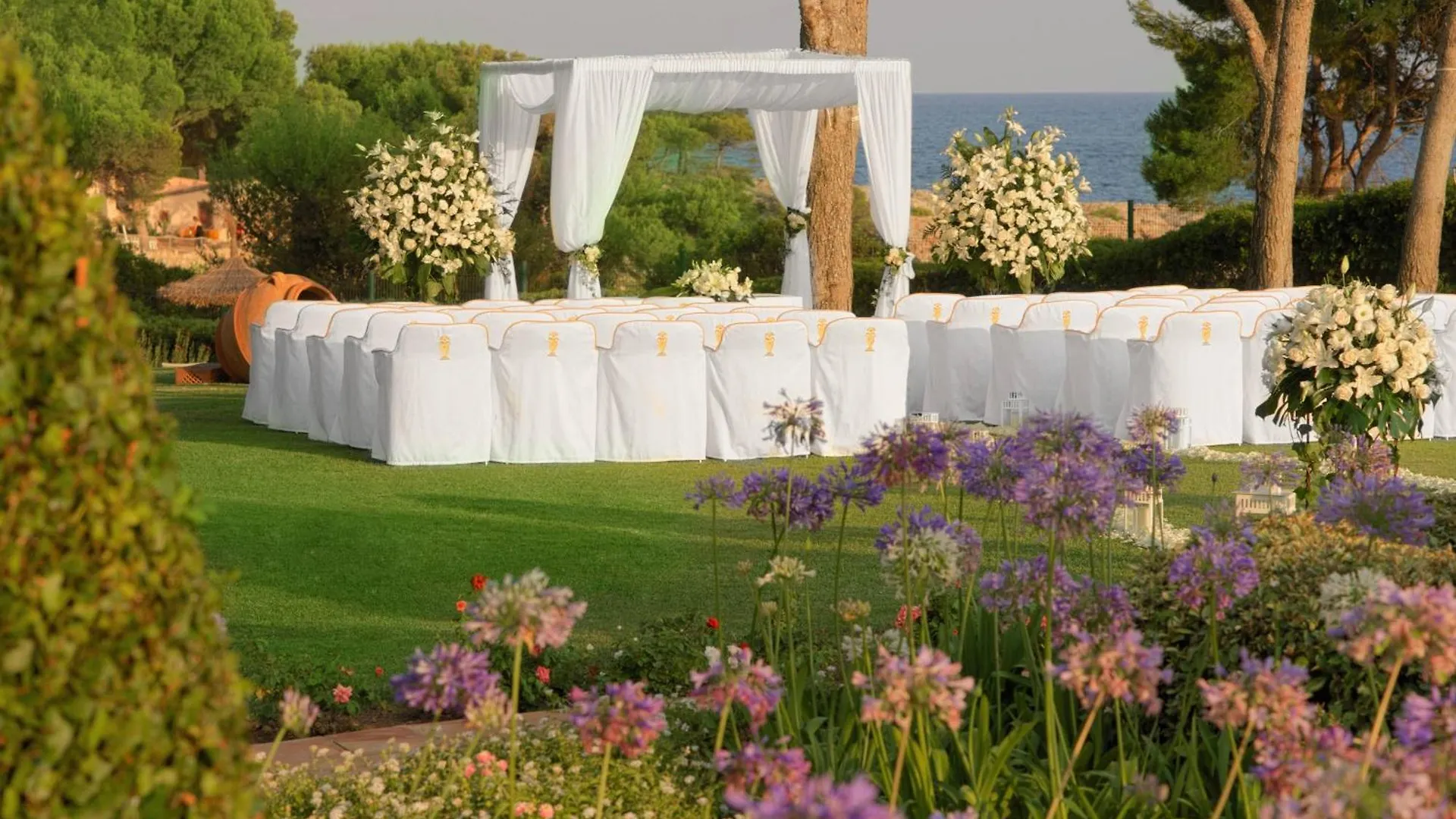 The St. Regis Mardavall Mallorca Resort Palma Nova  Hiszpania