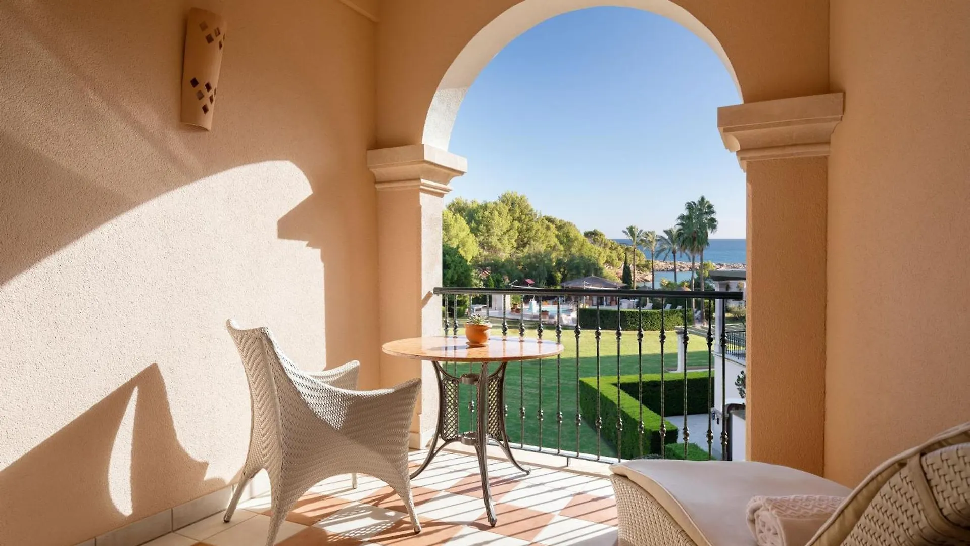 *****  The St. Regis Mardavall Mallorca Resort Palma Nova  Hiszpania